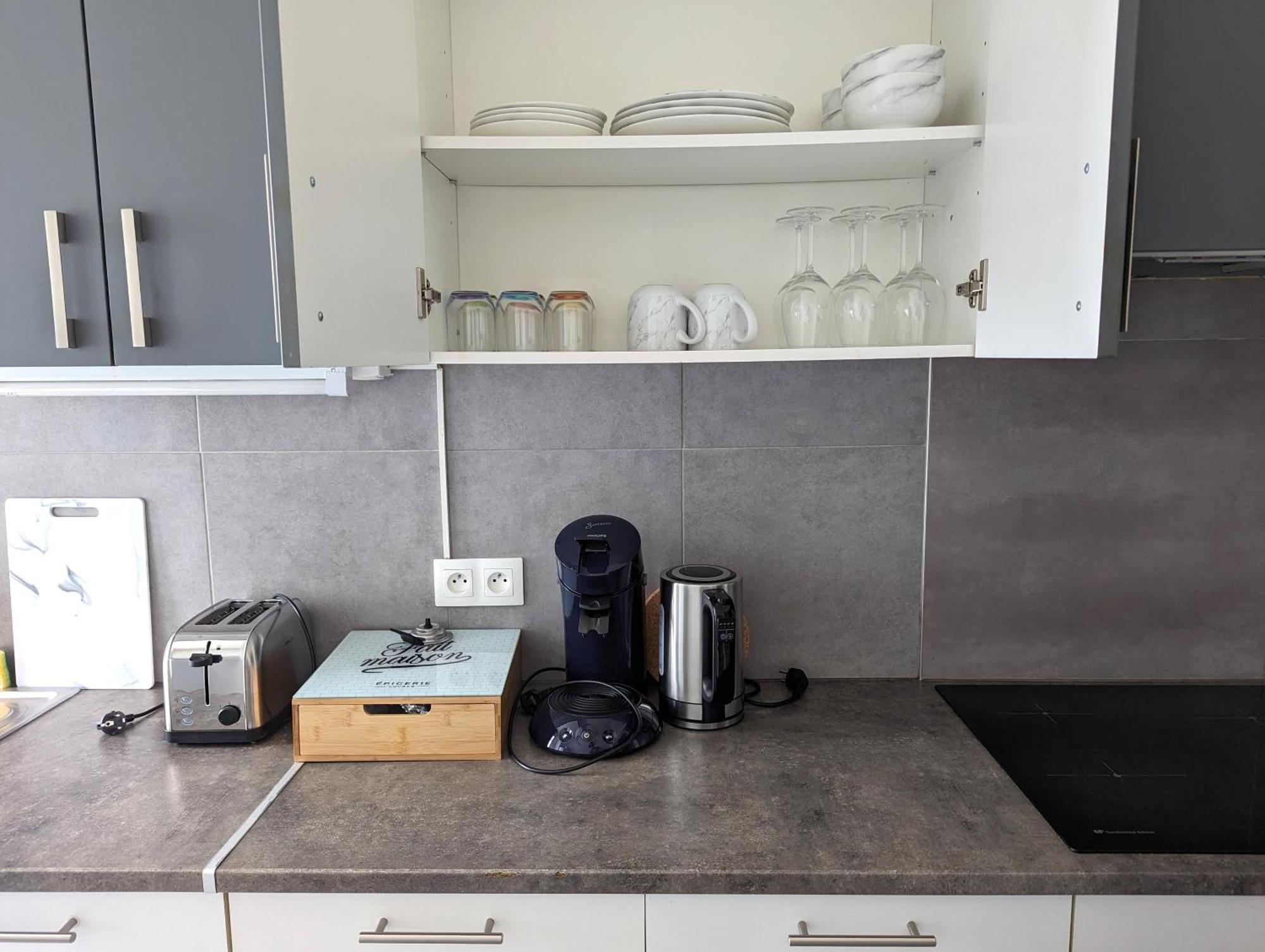 Le Mirage - 2 Chambres, Salon, Cuisine Equipee, Parking Et Wifi Gratuit Appartement